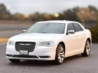 2019 Chrysler 300 Touring RWD photo