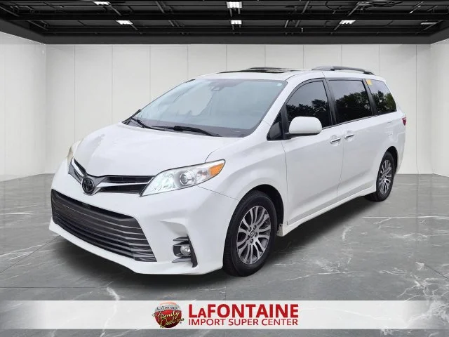 2019 Toyota Sienna XLE FWD photo