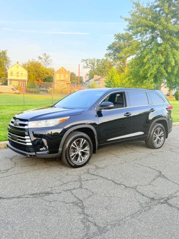 2018 Toyota Highlander LE AWD photo