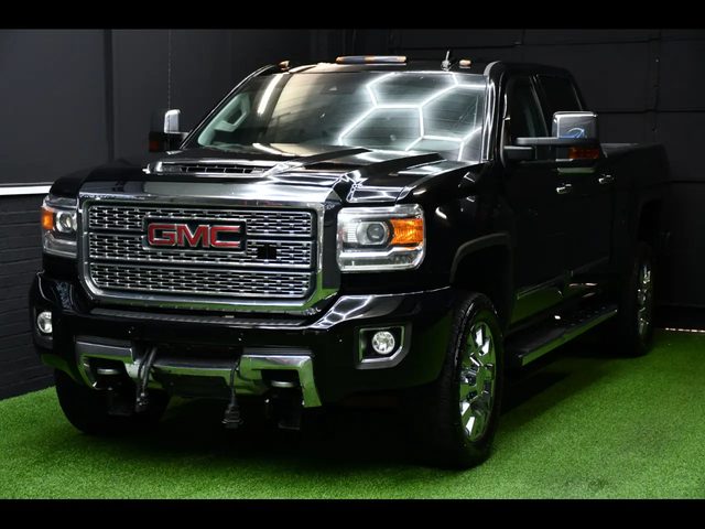 2019 GMC Sierra 2500HD Denali 4WD photo