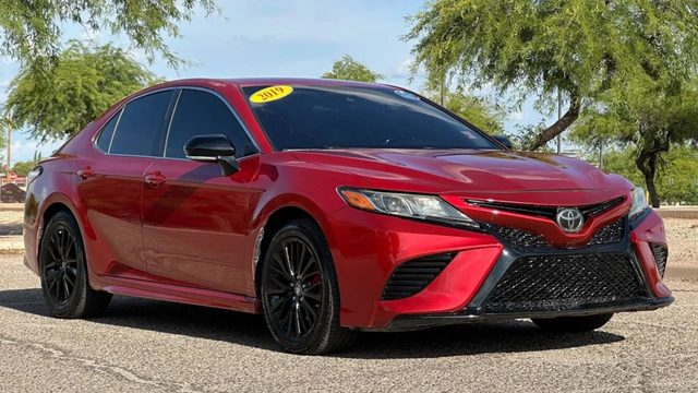 2019 Toyota Camry SE FWD photo