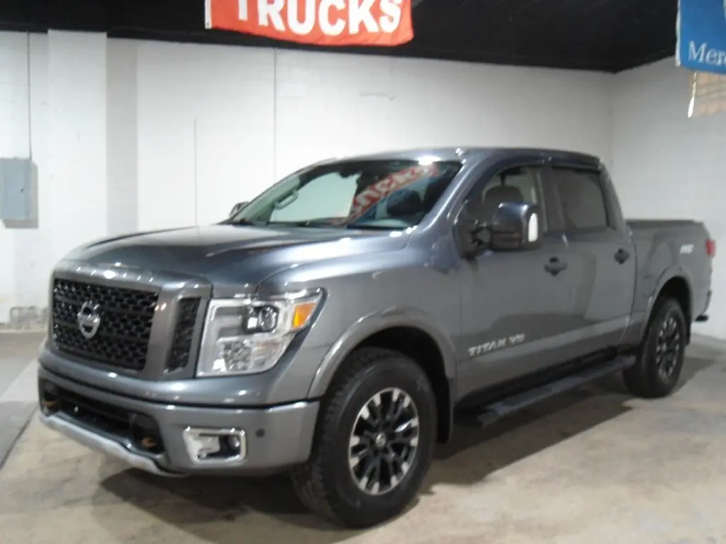 2018 Nissan Titan PRO-4X 4WD photo