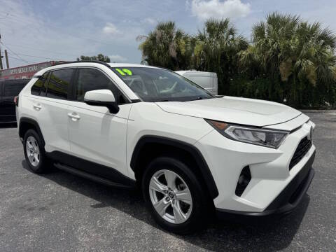 2019 Toyota RAV4 XLE FWD photo