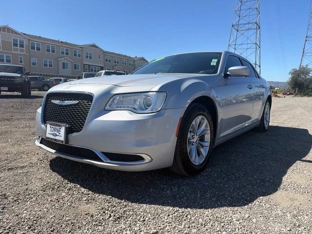 2019 Chrysler 300 Touring RWD photo