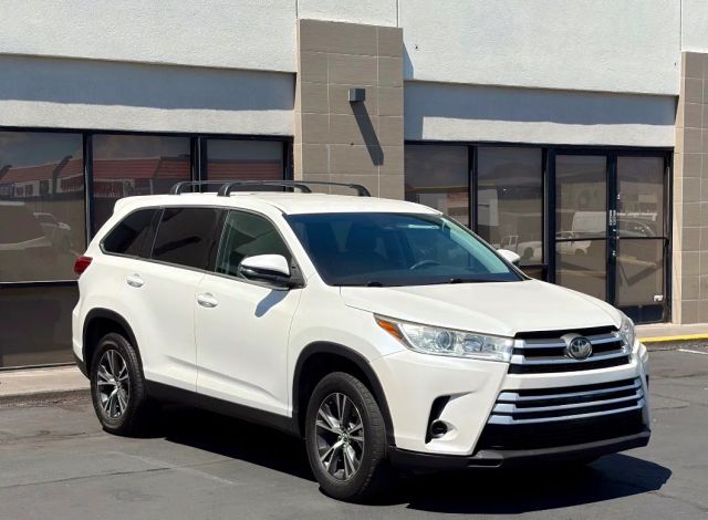 2019 Toyota Highlander LE FWD photo