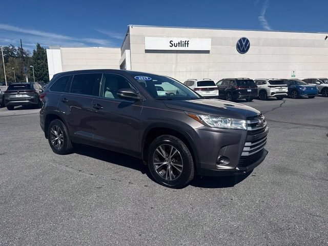 2019 Toyota Highlander LE AWD photo
