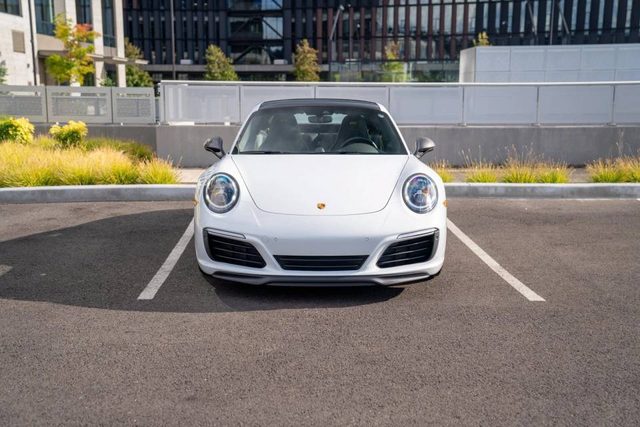 2019 Porsche 911 Carrera T RWD photo