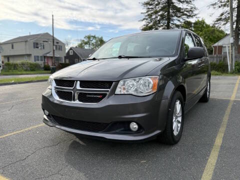 2018 Dodge Grand Caravan SXT FWD photo
