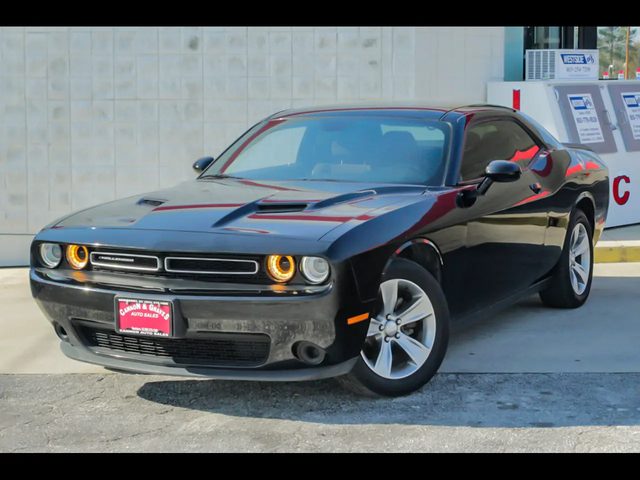 2018 Dodge Challenger SXT RWD photo