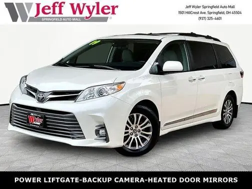 2019 Toyota Sienna XLE FWD photo