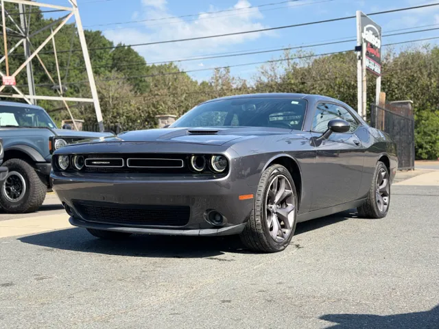 2019 Dodge Challenger SXT RWD photo
