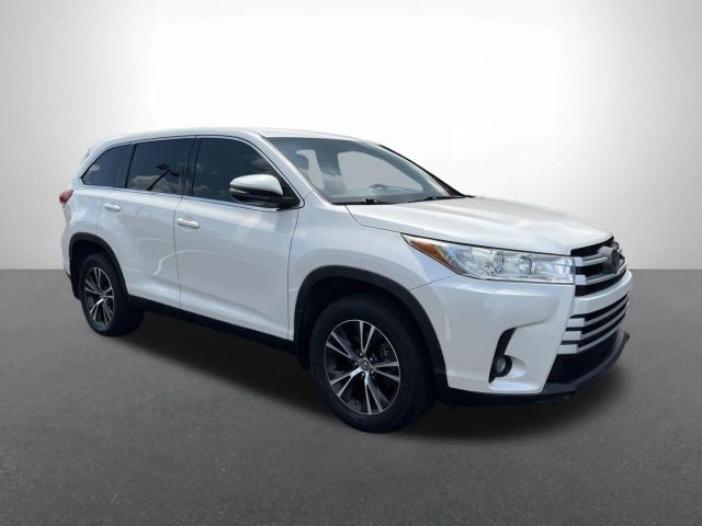 2019 Toyota Highlander LE FWD photo