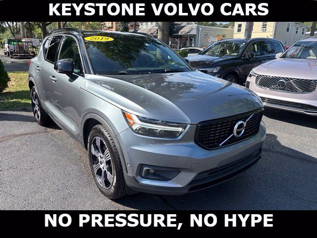 2019 Volvo XC40 R-Design AWD photo