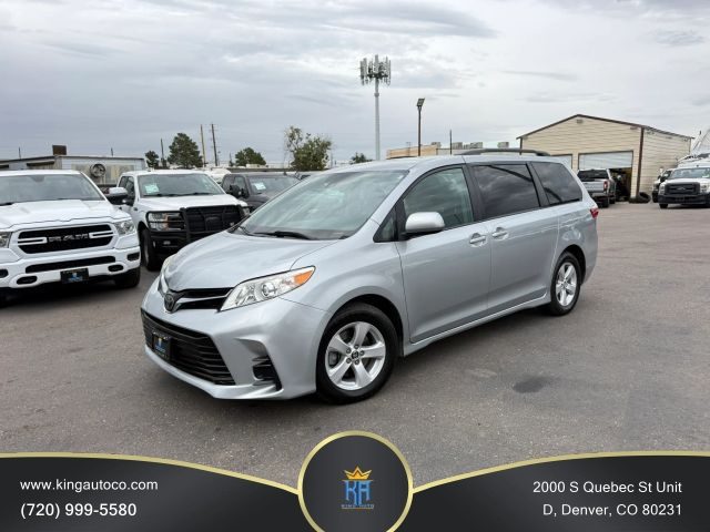2019 Toyota Sienna LE FWD photo