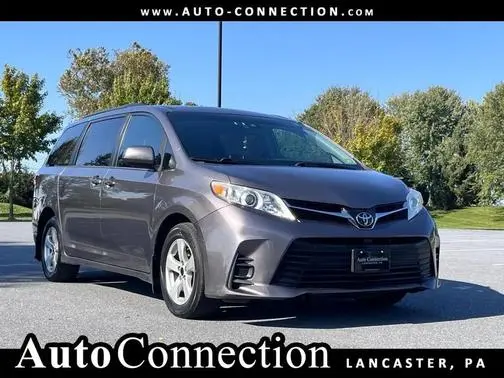 2019 Toyota Sienna LE FWD photo