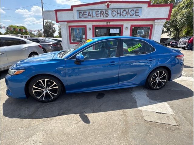2019 Toyota Camry Hybrid SE FWD photo