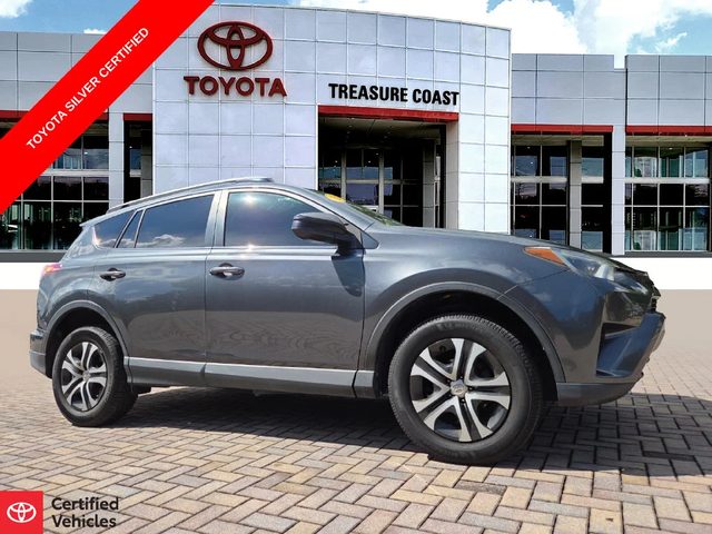2016 Toyota RAV4 LE FWD photo