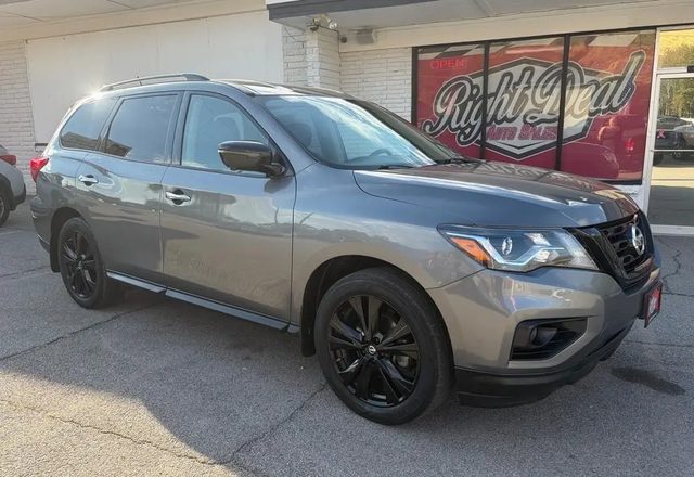 2018 Nissan Pathfinder SL 4WD photo