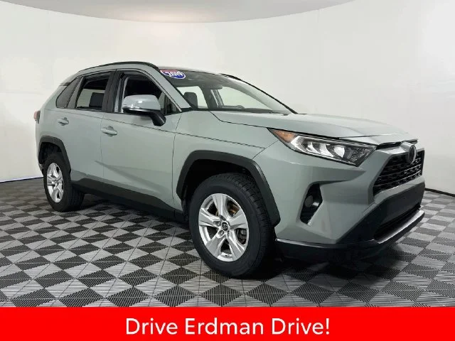 2019 Toyota RAV4 XLE FWD photo
