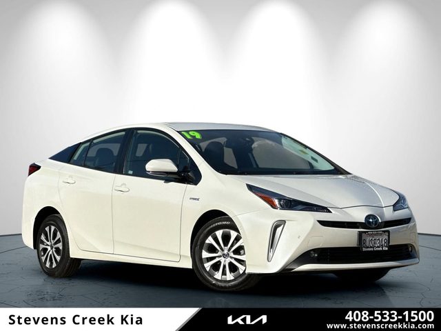 2019 Toyota Prius XLE AWD photo