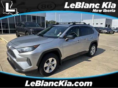 2019 Toyota RAV4 LE FWD photo