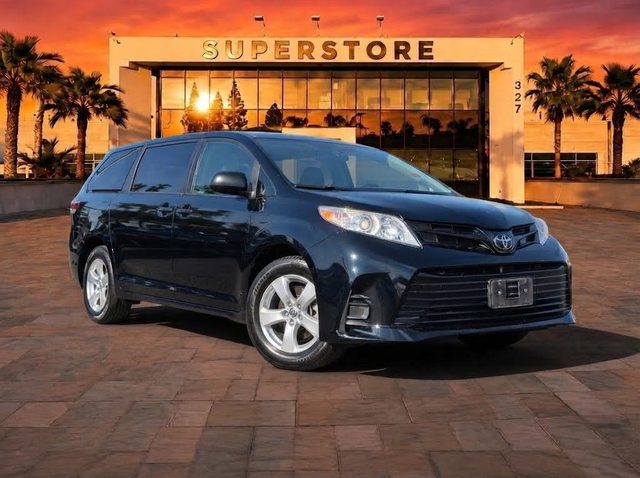 2019 Toyota Sienna L FWD photo