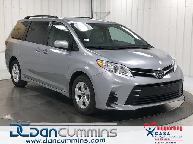 2018 Toyota Sienna LE FWD photo