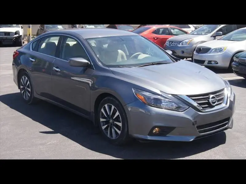 2017 Nissan Altima 2.5 SV FWD photo
