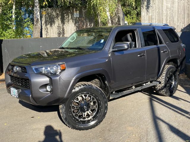 2019 Toyota 4Runner SR5 4WD photo