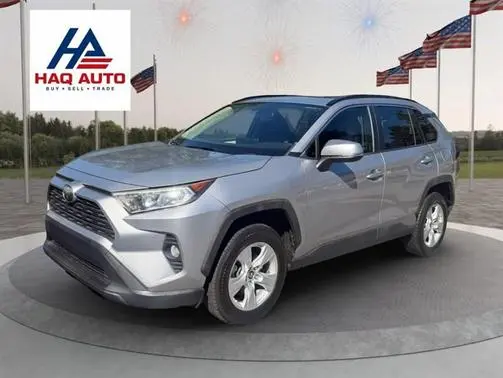 2019 Toyota RAV4 XLE FWD photo