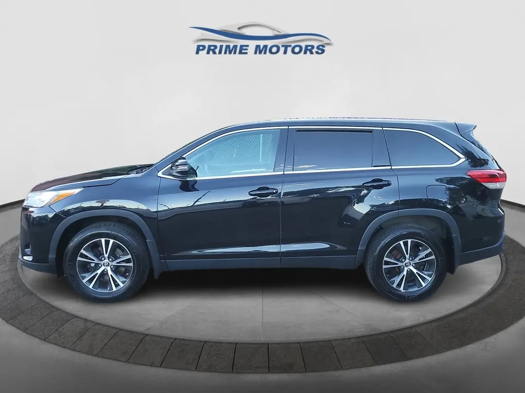 2019 Toyota Highlander LE AWD photo