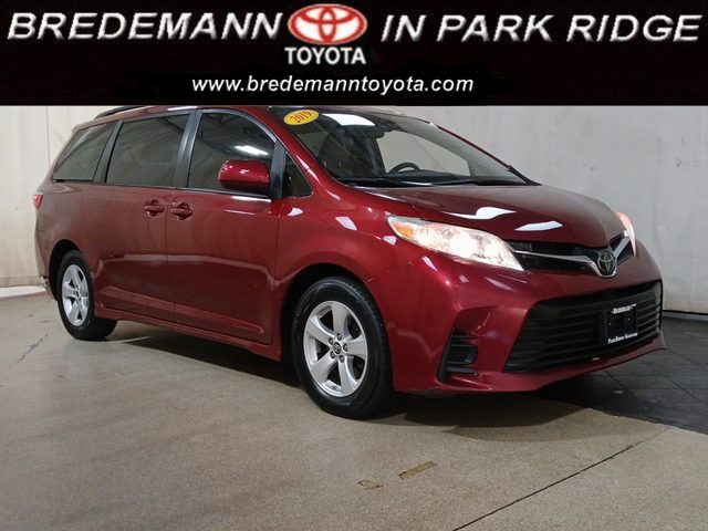 2019 Toyota Sienna LE FWD photo
