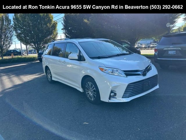 2019 Toyota Sienna XLE Premium FWD photo