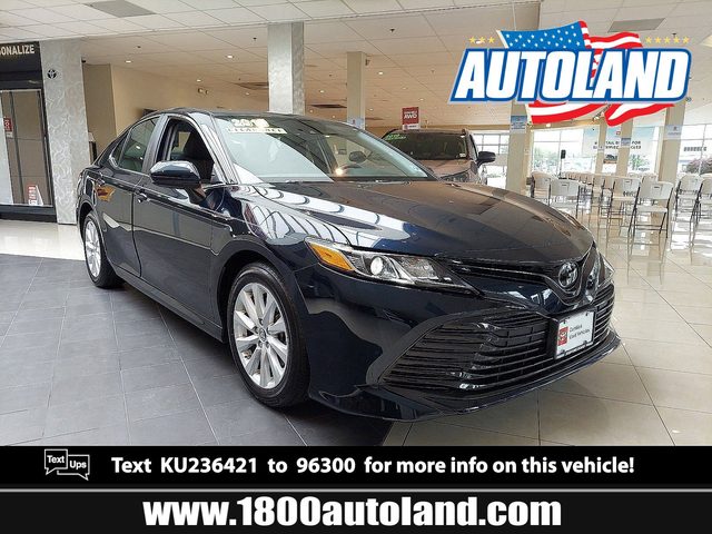2019 Toyota Camry LE FWD photo