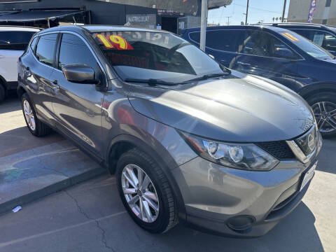 2019 Nissan Rogue Sport S FWD photo