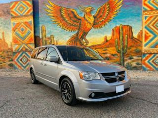 2017 Dodge Grand Caravan SXT FWD photo
