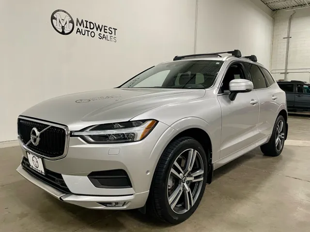 2019 Volvo XC60 Momentum AWD photo