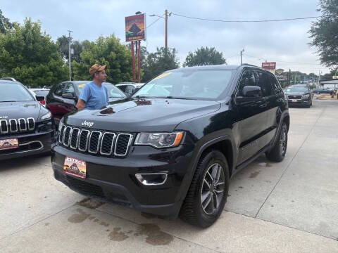 2019 Jeep Grand Cherokee Laredo E RWD photo