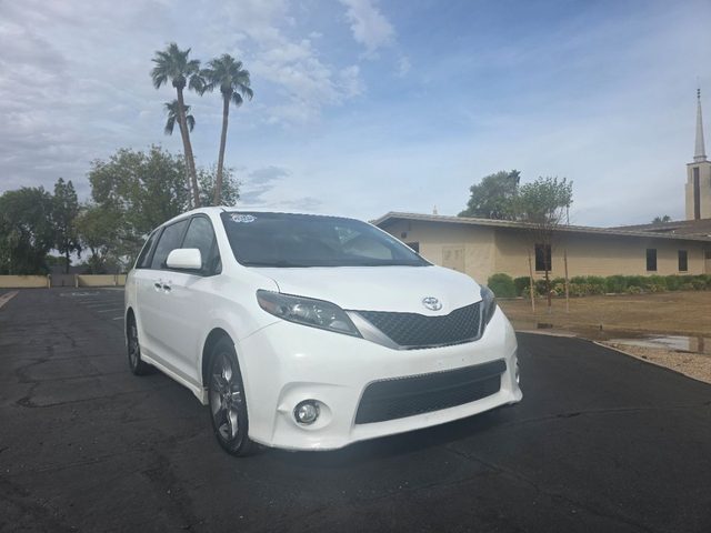 2015 Toyota Sienna  FWD photo
