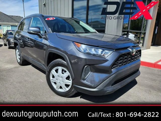 2019 Toyota RAV4 LE AWD photo