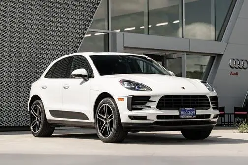2019 Porsche Macan  AWD photo