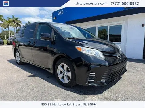 2019 Toyota Sienna LE FWD photo