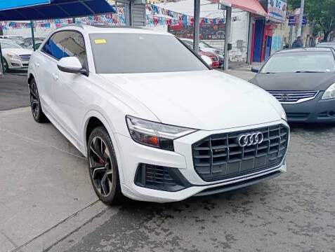 2019 Audi Q8 Premium AWD photo