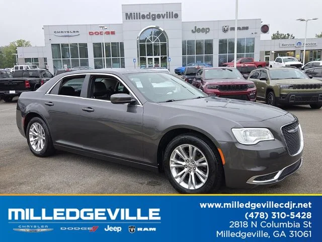 2019 Chrysler 300 Touring L RWD photo
