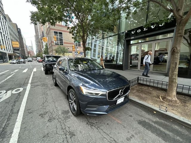 2019 Volvo XC60 Momentum AWD photo