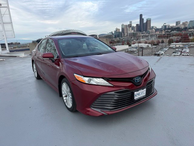2019 Toyota Camry Hybrid XLE FWD photo