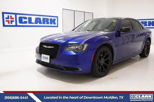 2019 Chrysler 300 Touring RWD photo