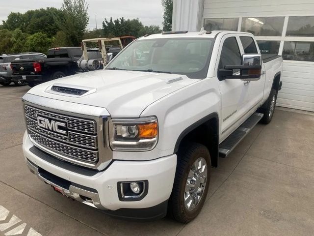 2019 GMC Sierra 2500HD Denali 4WD photo