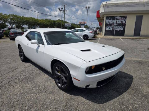2016 Dodge Challenger SXT RWD photo