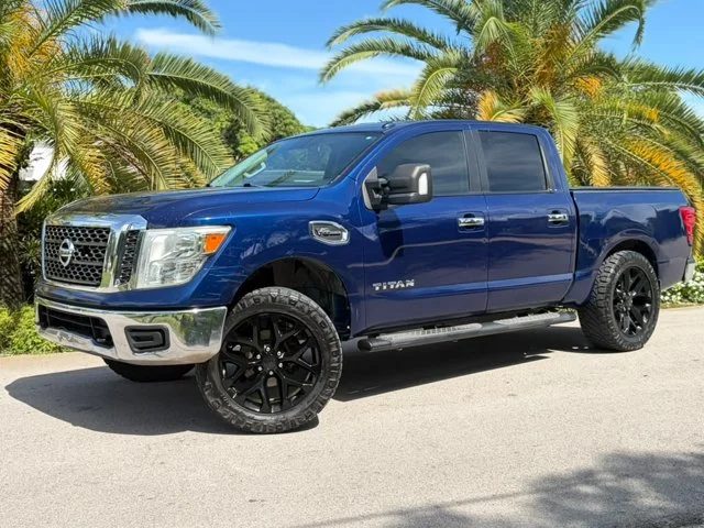 2017 Nissan Titan SV 4WD photo